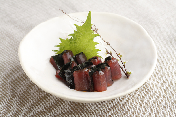 Thon trempé au wasabi, sauce soja et nori